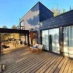 Hermosa y cómoda cabaña con vista al lago