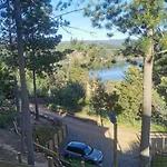 Hermosa y cómoda cabaña con vista al lago