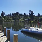 Hermosa y cómoda cabaña con vista al lago