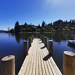 Hermosa y cómoda cabaña con vista al lago