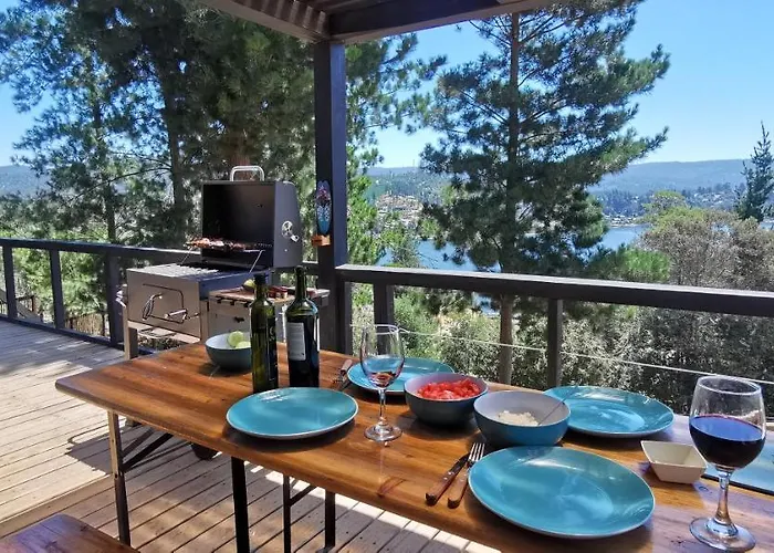 Hermosa y cómoda cabaña con vista al lago